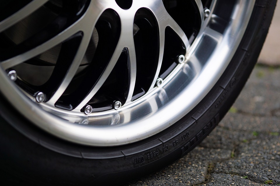 下游丨汽車產(chǎn)業(yè)按下“暫停鍵”，對(duì)鋁加工設(shè)備企業(yè)有何影響？